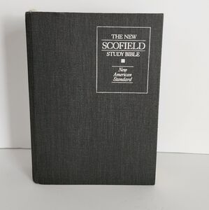 The New Scofield Gray Silver Study Hardcover Bible NAS